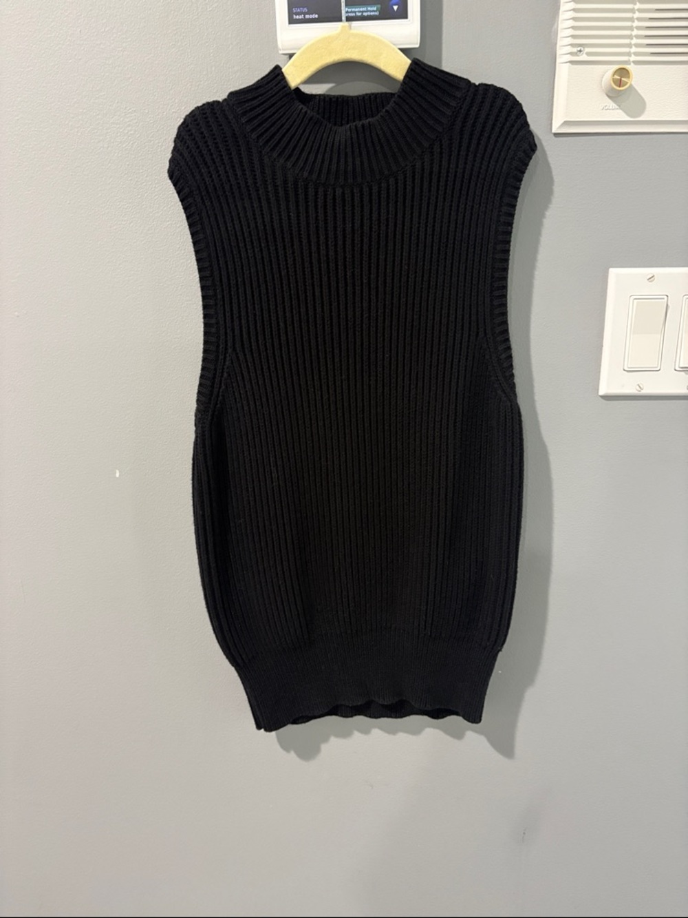 Forever 21 Black Sleeveless Ribbed Turtleneck Sweater Vest